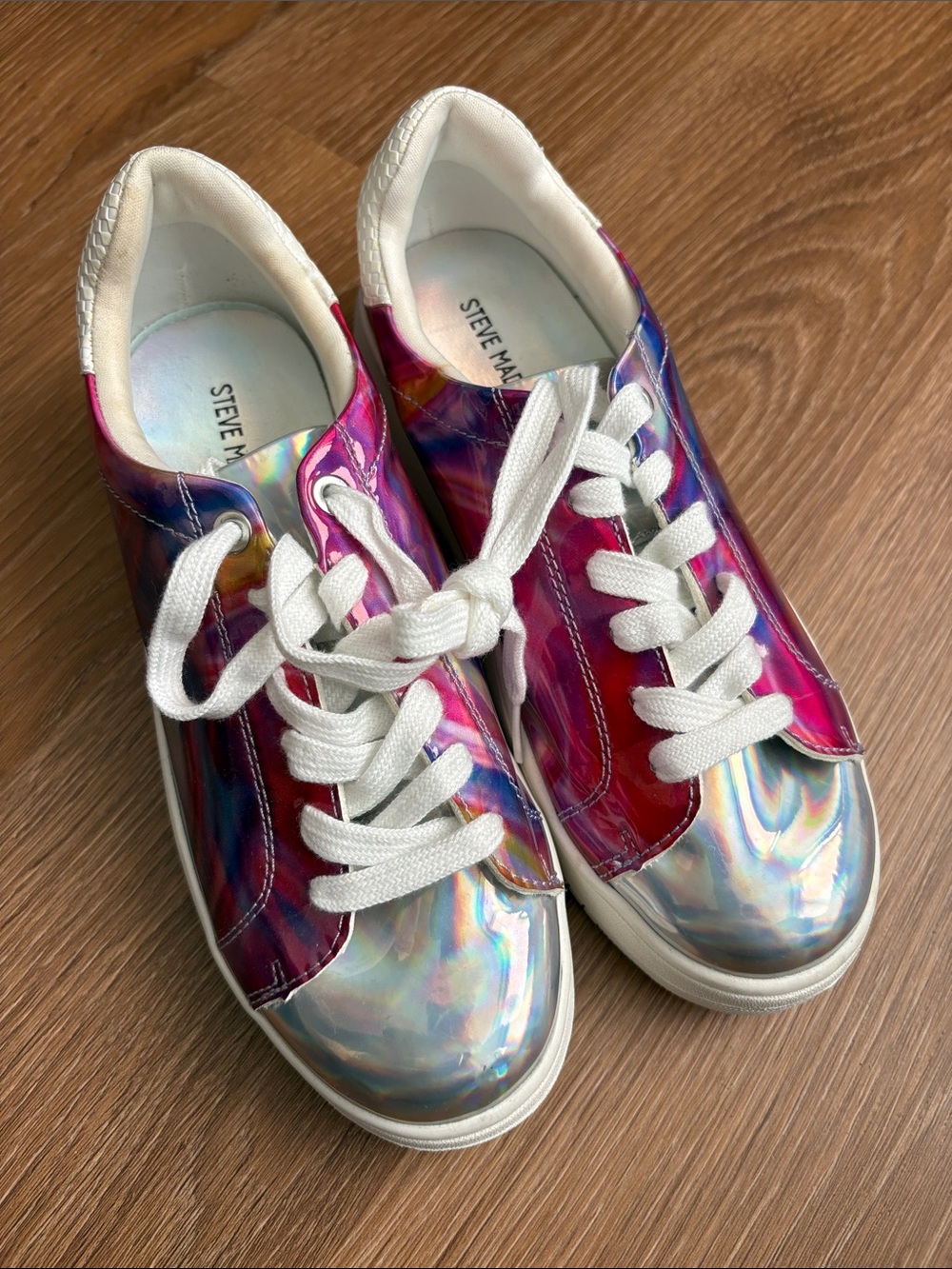 Steve Madden Kids Iridescent Holographic Sneakers in Pink and Silver